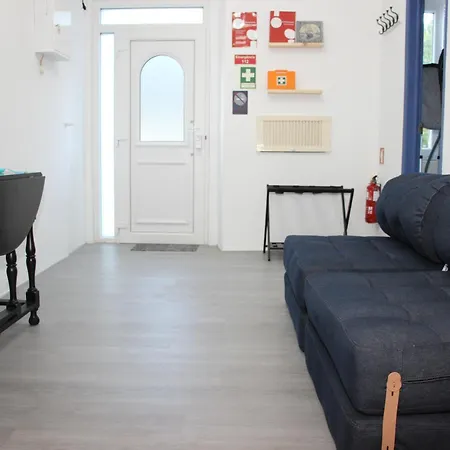Discoveries House شقة *